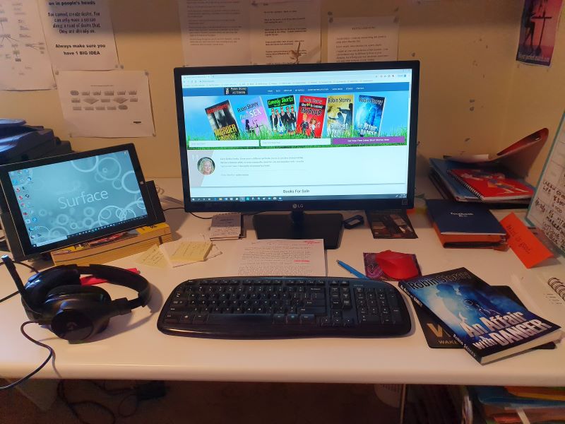 Five Reasons To Have A Messy Desk Robin Storey